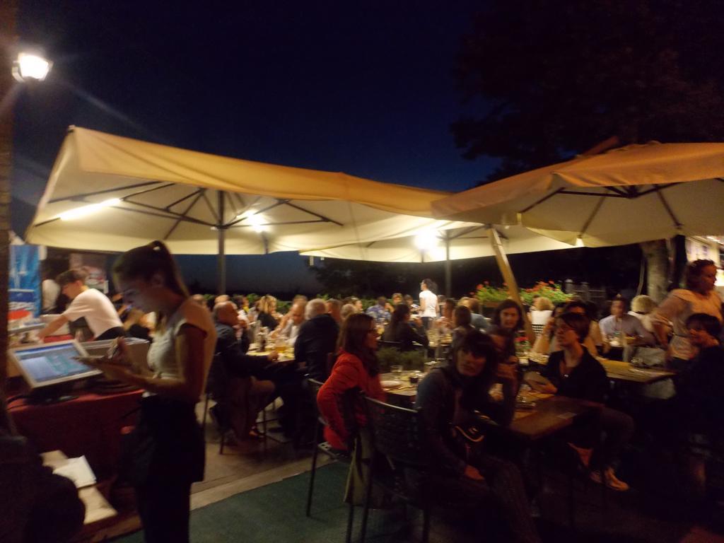 Osteria Belvedere San Leo Exteriör bild